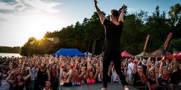 Nezletilá si vzala léky a zapila je alkoholem