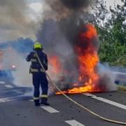 Požár auta na dálnici u Plzně