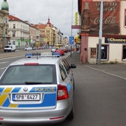 Bomba vyklidila Májovku, policie pachatele okamžitě dopadla