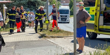 "Díky moc chlapi, byli jste skvělí!!" záchranář děkuje mužům, kteří mu pomáhali při záchraně sraženého chodce