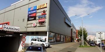 Kvůli hrozbě bomby byla právě evakuována Galerie Dvořák