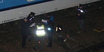 Muž neměl šanci střet s vlakem přežít