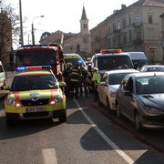 Hromadná nehoda čtyř vozů v sadech Pětatřicátníků