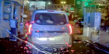 Opilý řidič vjel do zákazu vjezdu, čímž na sebe sám upozornil