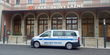 Během jediného dne se dvě seniorky ocitly v nesnázích
