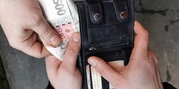 U Kauflandu okradl třiaosmdesátiletého seniora o dvanáct tisíc