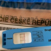 Kvůli drogám přišel o řidičák, přesto dál autem jezdil