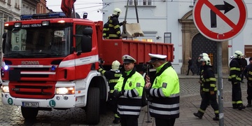 Hasiči dnes opevnili náměstí v Plzni