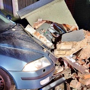 Auto rozmetalo sloupek elektrického vedení
