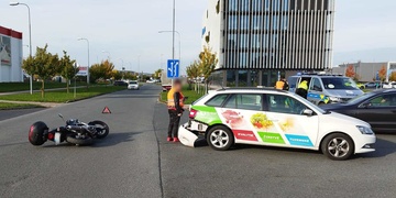 Střet auta s motocyklistou