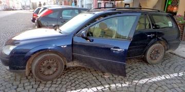 Těžce opilý vyrazil autem pro cigarety