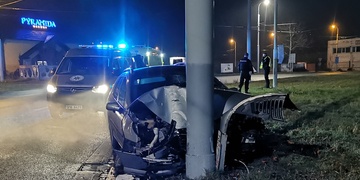 Opilý řidič nezvládl projet kruhový objezd u Makro