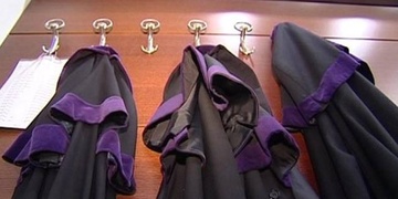 "Seřežu ti manželku i děti do krve!" hrozil soudci