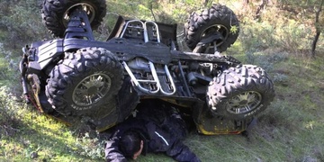 Opilý řidič čtyřkolky těžce zranil spolujezdkyni