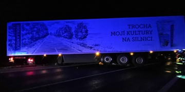 Pozor, silnici 20 uzavřela nehoda kamionu