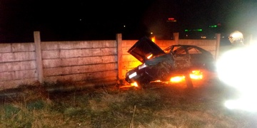 K požáru auta vyjížděli hasiči i policisté