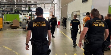 Cizinec policistům jeden padělaný doklad předložil a druhý měl v kapse