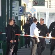 Neznámý pachatel zbil seniora na autobusovém nádraží