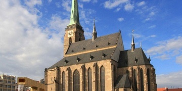 Zloděj kradl i v Katedrále svatého Bartoloměje na náměstí Republiky