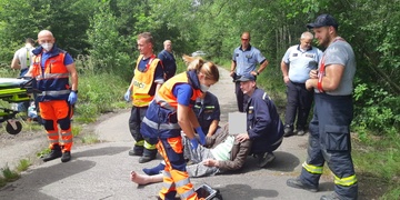 Vysíleného stařečka našli v lese