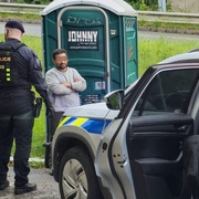 V parkovacím domě Plazy se před lidmi uspokojoval narkoman
