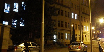 Bulhar zbil přítelkyni a schoval se na ubytovně