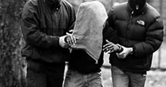 „Jestli chcete přítele nazpátek, nevolejte policii“