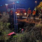 Muž i s motorkou skončil v příkopu