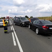 Střet ctyř aut zablokoval hlavní tah na Klatovy