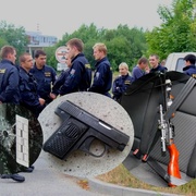 Pistolí střílel na autobus a teď s kuší vydíral muže