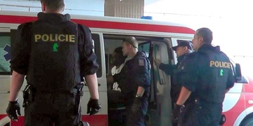 Vzpouru zkrotil arabsky hovořící policista