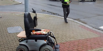 Vozidlo srazilo vozíčkáře