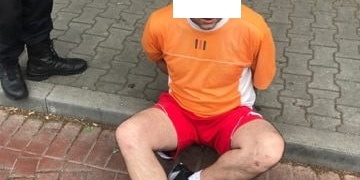 Jeden opilec demoloval vlak, druhý sanitní vůz