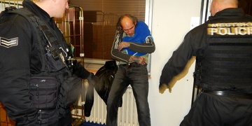 Bezdomovec způsobil pořádný rozruch na autobusovém nádraží