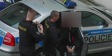 Žena s třemi promile zabodla muži do zad pětadvaceticentimetrový nůž