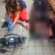 Žena zkolabovala v nádražní hale