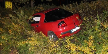 Chlapec „zasadil“ auto do křoví a otec nám za to chtěl rozšlapat foťák