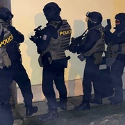 Policisté se samopaly kvůli střelbě uzavírali Tylovu ulici