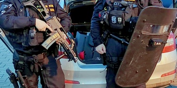 "Cítím zlo, jsem schizofrenický psychopat, chci mstu a vystřílím celý blok!"