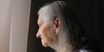 Další okradená babička v Plzni, šmejd přišel s novou fintou