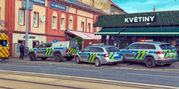 Těžce opilý pár s malým dítětem rozpoutal bitku v hospodě
