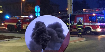 Požár objektu v Blovicích, vedle je čerpací stanice