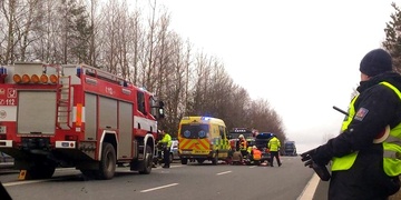 Před policií ujíždějící řidič si přizabil spolujezdce a smetl další auto