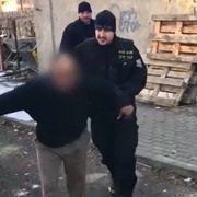 Zachránili tři muže z hořícího domu