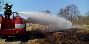 Vypalování porostu je nezákonné, varují hasiči