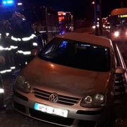 Další vůz v kolejišti zablokoval ráno tramvaje