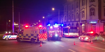 Vážná dopravní nehoda uzavřela Rokycanskou třídu