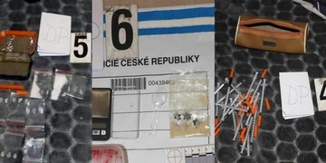 Dealerku pervitinu zadrželi přímo při prodeji dvěma zákazníkům