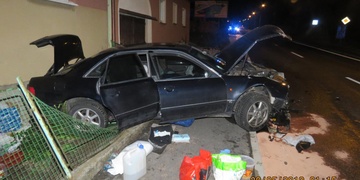 Opilec najel do dvou domů po sobě