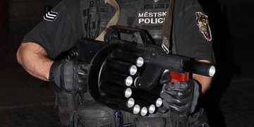 Městská policie nakupuje velké zbraně včetně granátometů